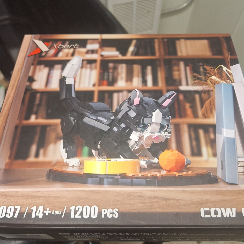 Black and White Cat VR Building Set